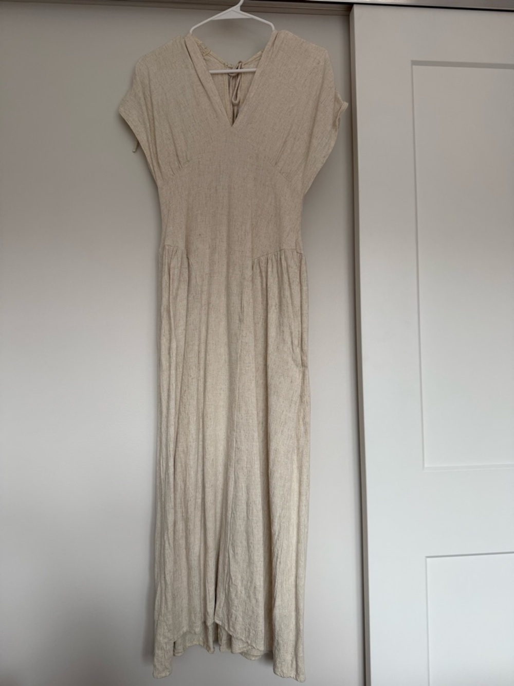 Light Cream V-Neck Maxi Dress with Cap Sleeves